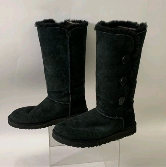 UGGS Women's Black Button-Detail Boots ⭐️✨️ PRE LOVED  ⭐️✨️ - Picture 2 of 5